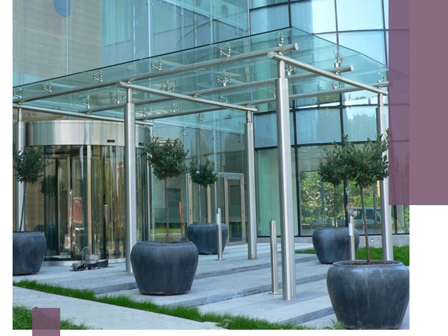 Навесы из стекла на заказ в Челябинске — монтаж и установка