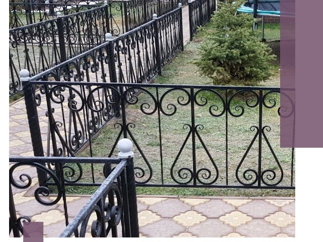 Кованые газонные ограждения под ключ в Челябинске